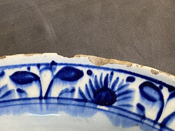 A blue and wite Iznik dish with floral design, Turkey, late 16th C.